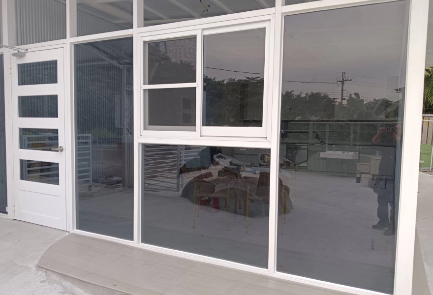 Douliu Glass House
