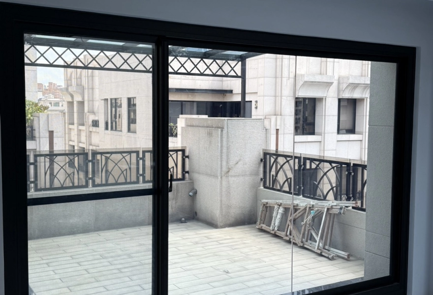 Kaohsiung Wenshan District | Laminated Glass Daylighting Project